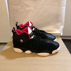 Ladies athletic shoe retro